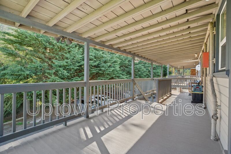 Spacious Vintage Forest Park + 2 bd 1 bth + Parking + Dishwasher Included! property image
