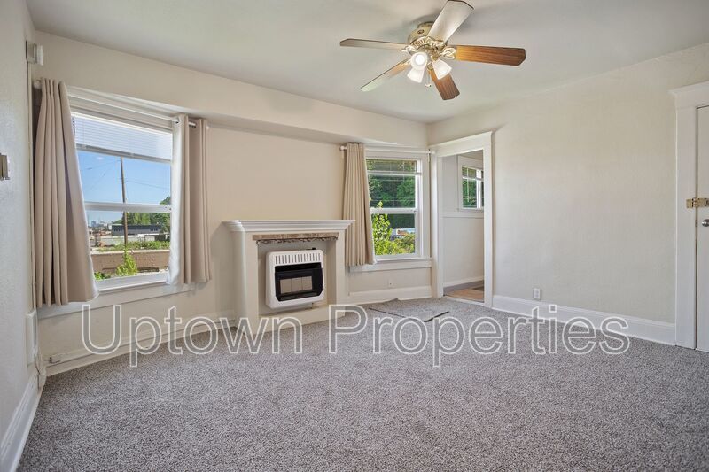 Spacious Vintage Forest Park + 2 bd 1 bth + Parking + Dishwasher Included! property image