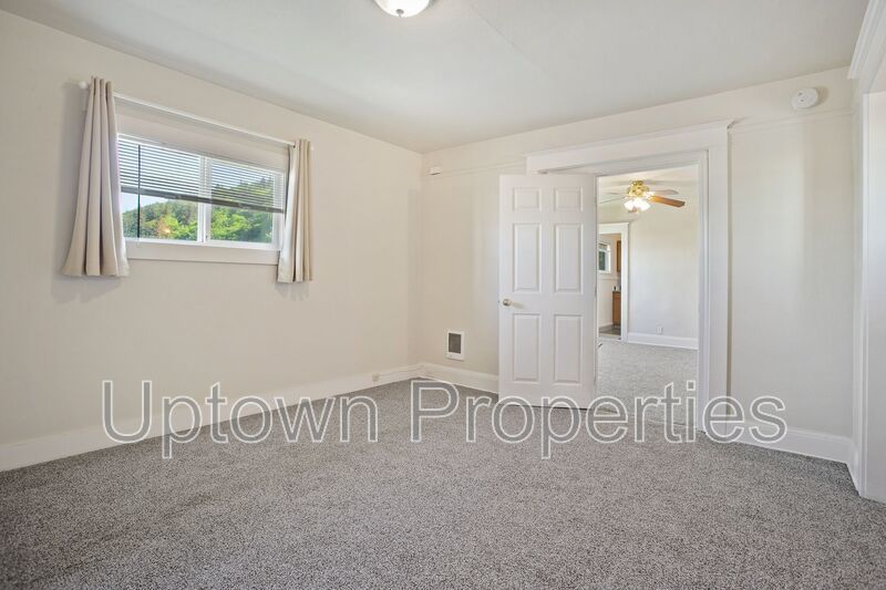 Spacious Vintage Forest Park + 2 bd 1 bth + Parking + Dishwasher Included! property image