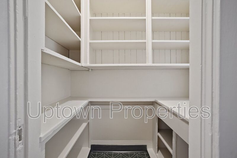 Spacious Vintage Forest Park + 2 bd 1 bth + Parking + Dishwasher Included! property image