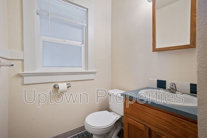 Spacious Vintage Forest Park + 2 bd 1 bth + Parking + Dishwasher Included! property image