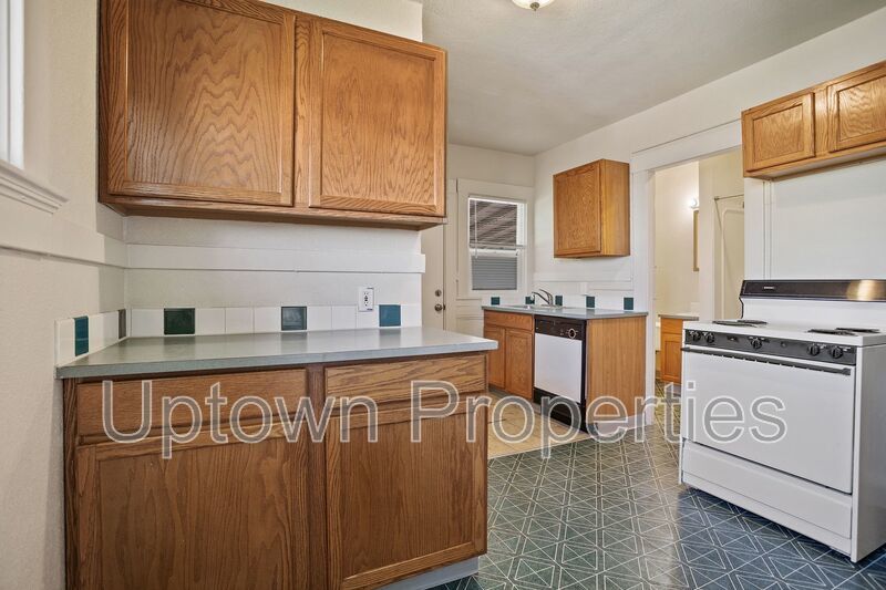 Spacious Vintage Forest Park + 2 bd 1 bth + Parking + Dishwasher Included! property image