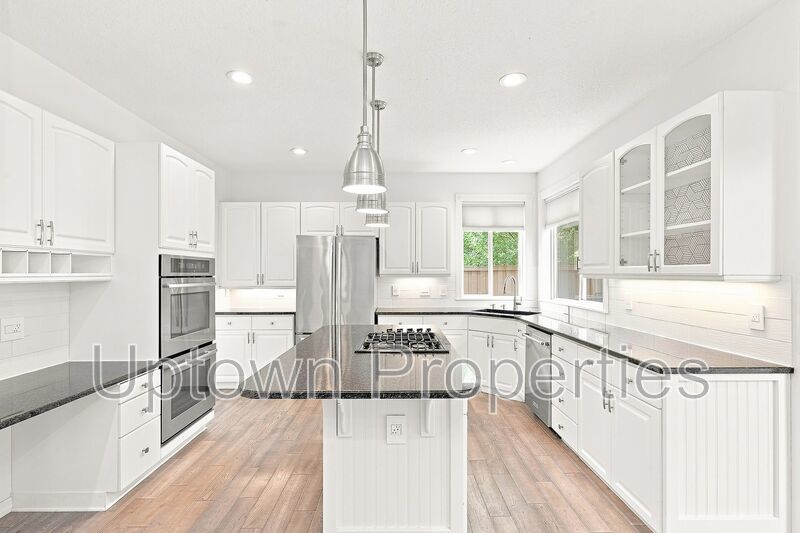 Bull Mountain Luxury! 4BD/2.5BTH + Office w/Sweeping Vista Views! 1 Car Garage + 3 Driveway Parking Spots + W/D Included + Fenced Yard + Pets Welcome!! property image