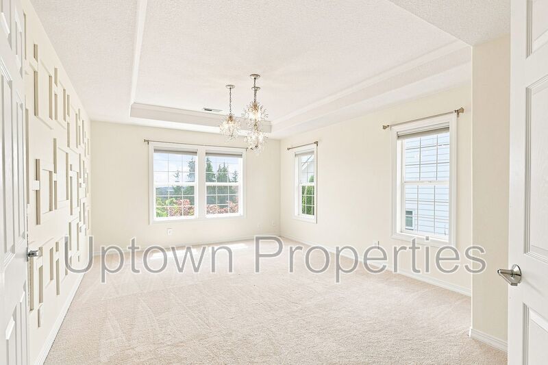 Bull Mountain Luxury! 4BD/2.5BTH + Office w/Sweeping Vista Views! 1 Car Garage + 3 Driveway Parking Spots + W/D Included + Fenced Yard + Pets Welcome!! property image