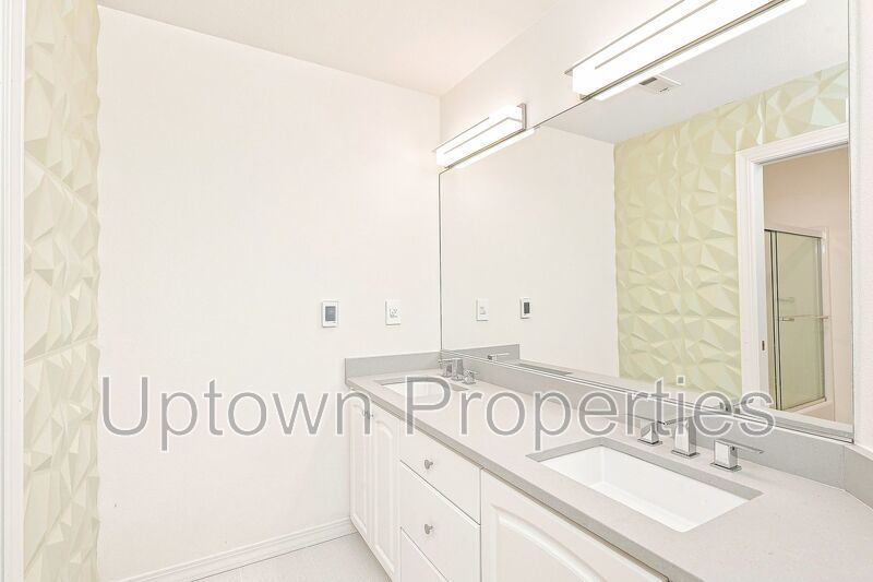 Bull Mountain Luxury! 4BD/2.5BTH + Office w/Sweeping Vista Views! 1 Car Garage + 3 Driveway Parking Spots + W/D Included + Fenced Yard + Pets Welcome!! property image