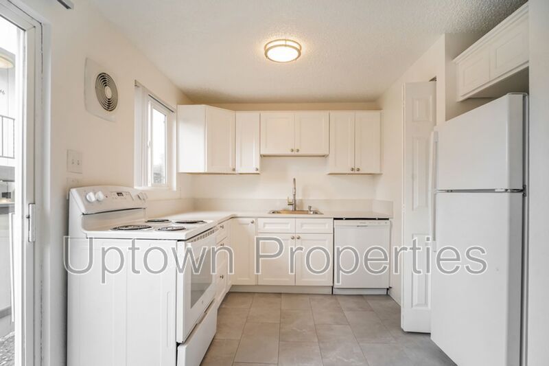 2BR/1BTH Townhouse + Private Patio + Laundry On Site + $500 REDUCED DEPOSIT + $500 OFF RENT!! property image