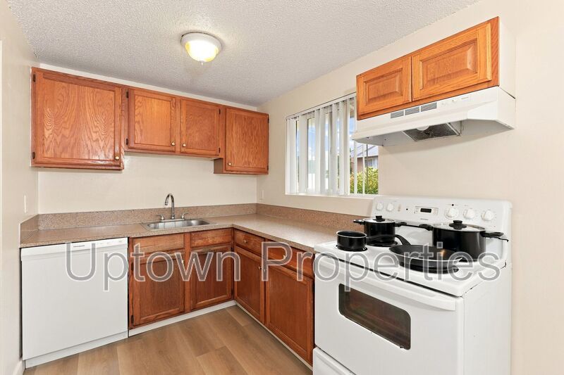 FURNISHED 3 bed 1 bath + Short Term Options Available + Laundry Onsite property image