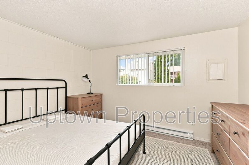 FURNISHED 3 bed 1 bath + Short Term Options Available + Laundry Onsite property image