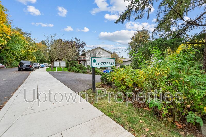 Ground Floor Hillsdale 2 bed 1 bath + Wood Floors + Assinged Parking property image