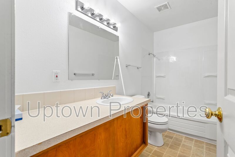 Ground Floor Hillsdale 2 bed 1 bath + Wood Floors + Assinged Parking property image