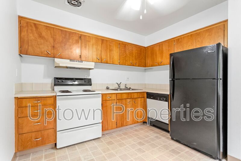Ground Floor Hillsdale 2 bed 1 bath + Wood Floors + Assinged Parking property image