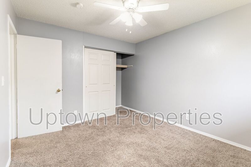 Ground Floor Hillsdale 2 bed 1 bath + Wood Floors + Assinged Parking property image