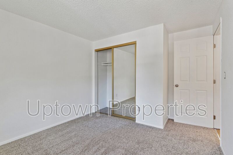HUGE FENCED YARD! Renovated Ground Floor 2-bed/1-bath + Washer/Dryer Included ! property image