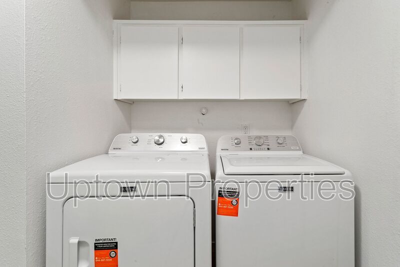 HUGE FENCED YARD! Renovated Ground Floor 2-bed/1-bath + Washer/Dryer Included ! property image
