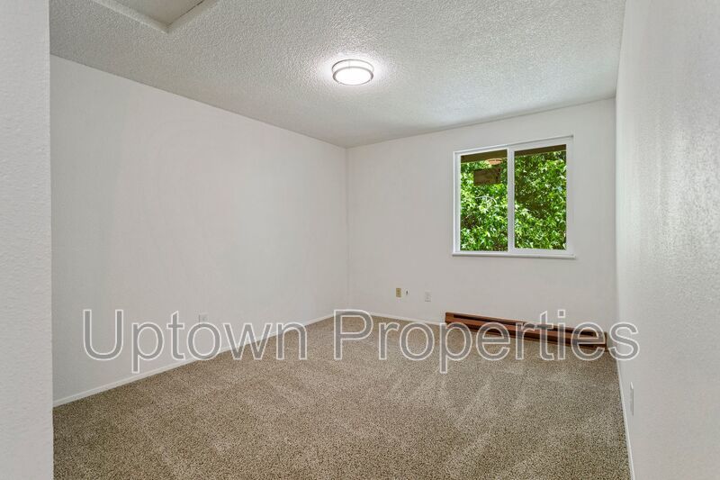 HUGE FENCED YARD! Renovated Ground Floor 2-bed/1-bath + Washer/Dryer Included ! property image