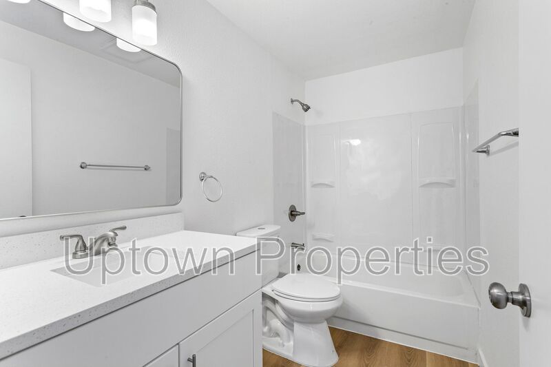 HUGE FENCED YARD! Renovated Ground Floor 2-bed/1-bath + Washer/Dryer Included ! property image
