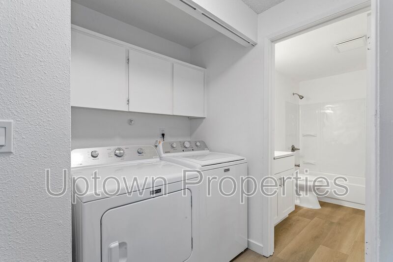 HUGE FENCED YARD! Renovated Ground Floor 2-bed/1-bath + Washer/Dryer Included ! property image