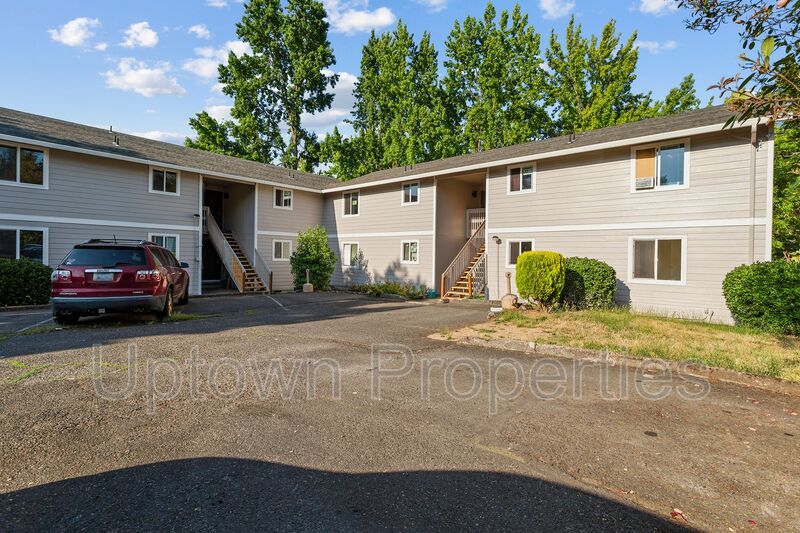 HUGE FENCED YARD! Renovated Ground Floor 2-bed/1-bath + Washer/Dryer Included ! property image