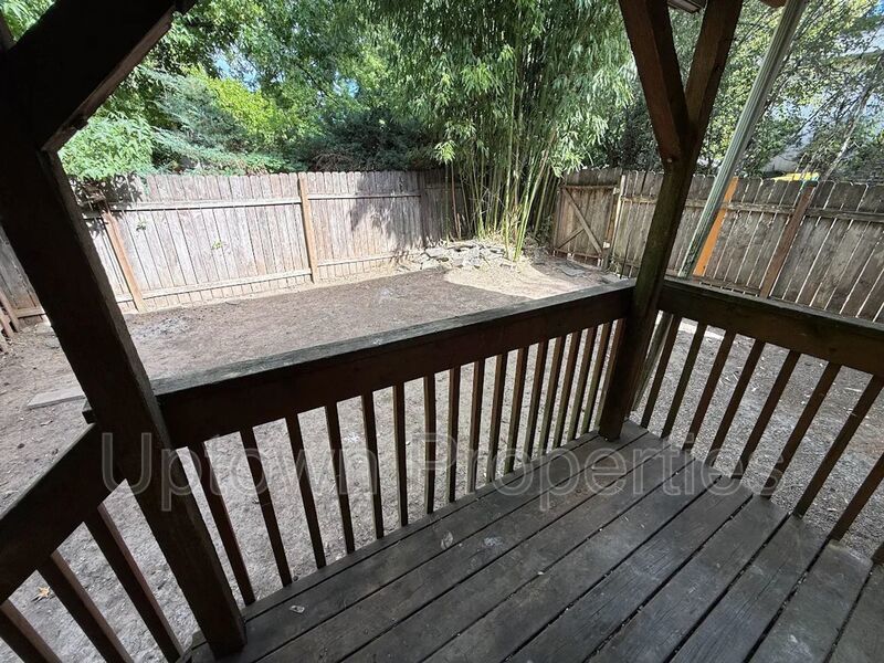 HUGE FENCED YARD! Renovated Ground Floor 2-bed/1-bath + Washer/Dryer Included ! property image