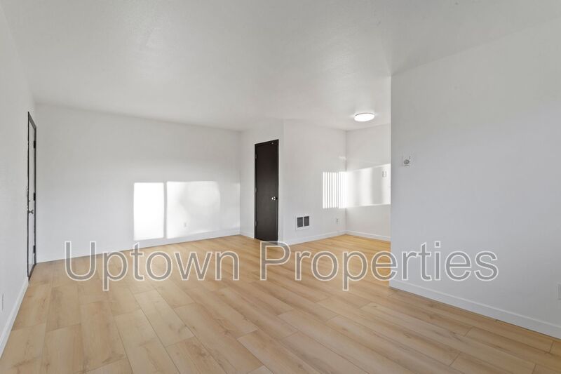Renovated Top Floor 2 bed 1 bath  + Wood Floors + Parking Included property image