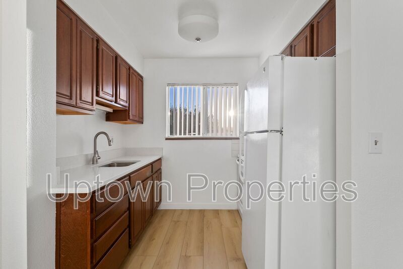 Renovated Top Floor 2 bed 1 bath  + Wood Floors + Parking Included property image