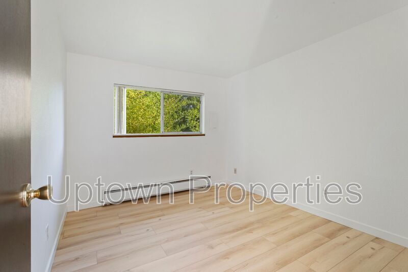 2 bed 1 bath Top Floor Corner + W/D + Assigned parking included! property image