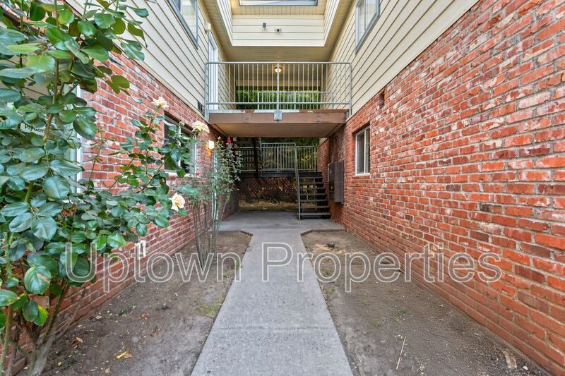 2 bed 1 bath Top Floor Corner + W/D + Assigned parking included! property image