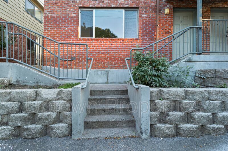 2 bed 1 bath Top Floor Corner + W/D + Assigned parking included! property image