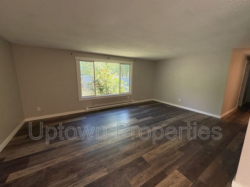 Newly Remodeled Tigard 3 bedroom/1 bath home + W/D +Fenced Yard + 2 Car Garage property image