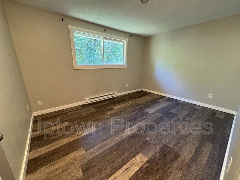 Newly Remodeled Tigard 3 bedroom/1 bath home + W/D +Fenced Yard + 2 Car Garage property image