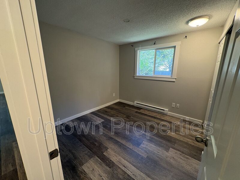 Newly Remodeled Tigard 3 bedroom/1 bath home + W/D +Fenced Yard + 2 Car Garage property image