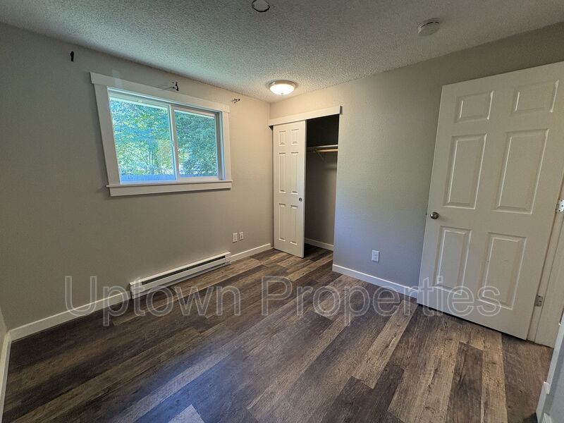 Newly Remodeled Tigard 3 bedroom/1 bath home + W/D +Fenced Yard + 2 Car Garage property image