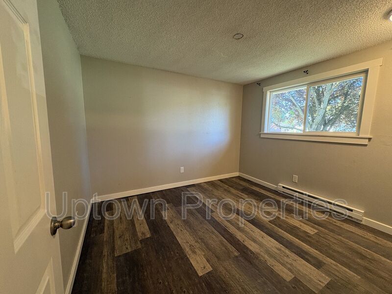 Newly Remodeled Tigard 3 bedroom/1 bath home + W/D +Fenced Yard + 2 Car Garage property image