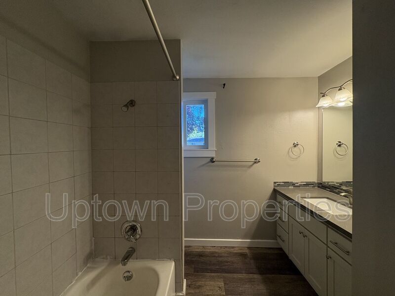 Newly Remodeled Tigard 3 bedroom/1 bath home + W/D +Fenced Yard + 2 Car Garage property image