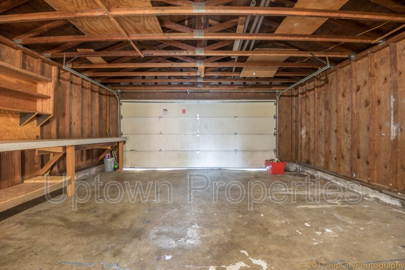 Newly Remodeled Tigard 3 bedroom/1 bath home + W/D +Fenced Yard + 2 Car Garage property image