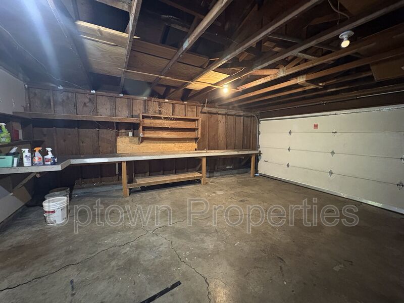 Newly Remodeled Tigard 3 bedroom/1 bath home + W/D +Fenced Yard + 2 Car Garage property image