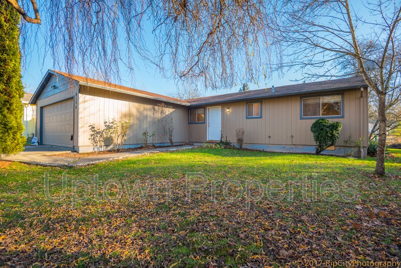 Newly Remodeled Tigard 3 bedroom/1 bath home + W/D +Fenced Yard + 2 Car Garage property image