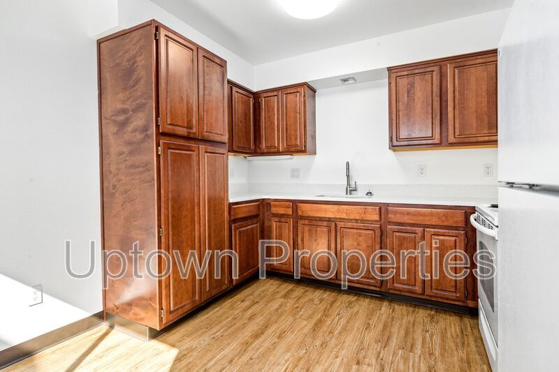 Buckman/Kerns Renovated 2/1 + W/D + Wood Floors + Assigned Parking Included! property image