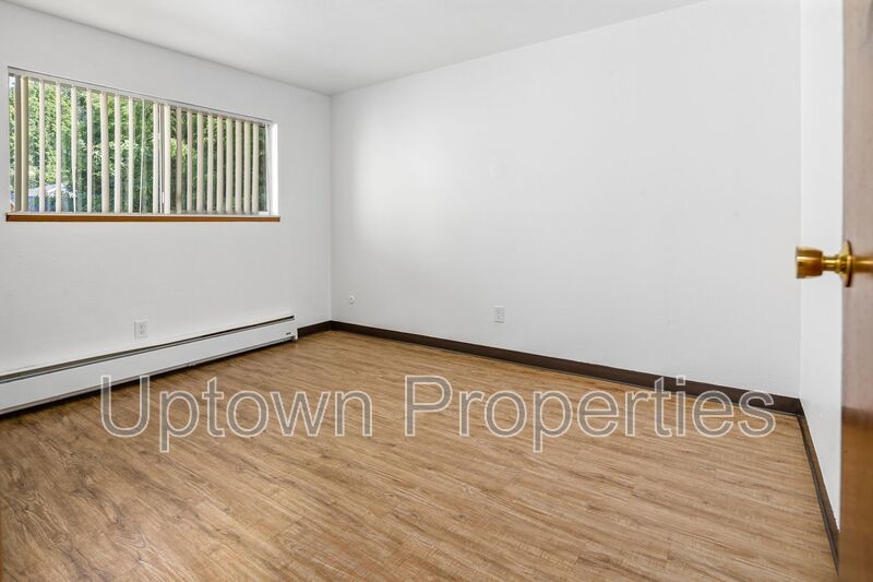 Buckman/Kerns Renovated 2/1 + W/D + Wood Floors + Assigned Parking Included! property image