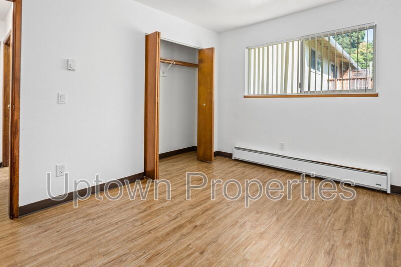 Buckman/Kerns Renovated 2/1 + W/D + Wood Floors + Assigned Parking Included! property image