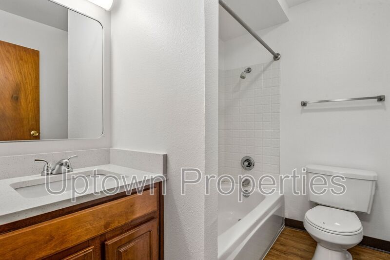 Buckman/Kerns Renovated 2/1 + W/D + Wood Floors + Assigned Parking Included! property image