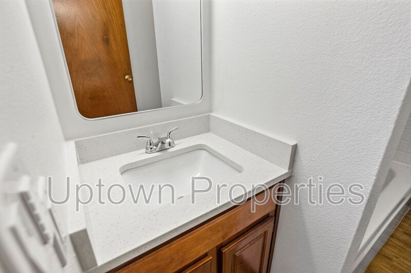 Buckman/Kerns Renovated 2/1 + W/D + Wood Floors + Assigned Parking Included! property image