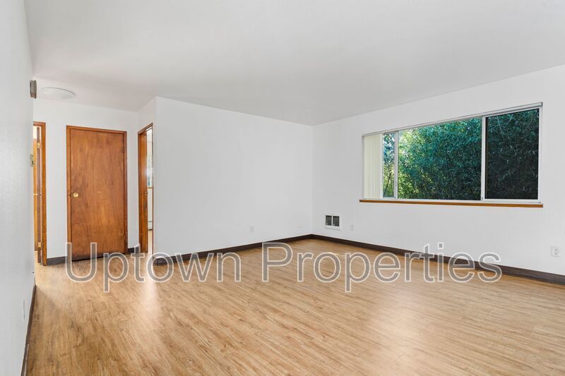 Buckman/Kerns Renovated 2/1 + W/D + Wood Floors + Assigned Parking Included! property image