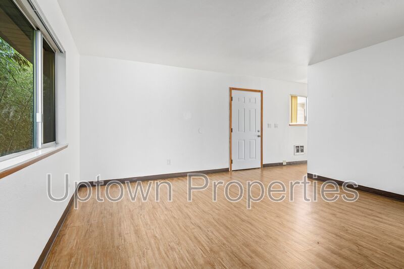Buckman/Kerns Renovated 2/1 + W/D + Wood Floors + Assigned Parking Included! property image