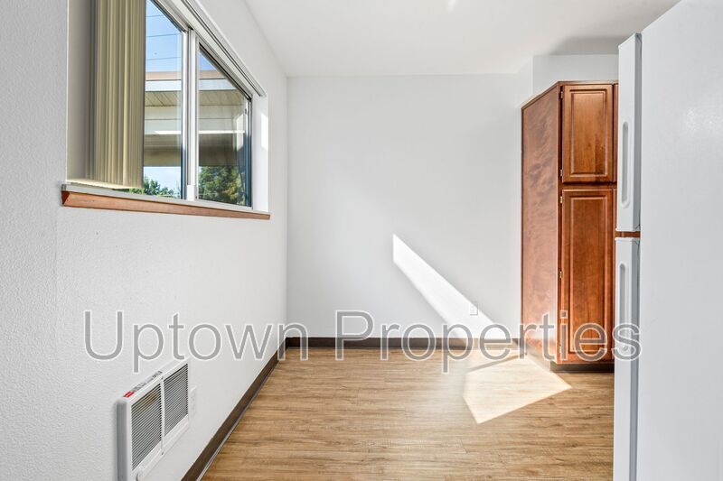 Buckman/Kerns Renovated 2/1 + W/D + Wood Floors + Assigned Parking Included! property image