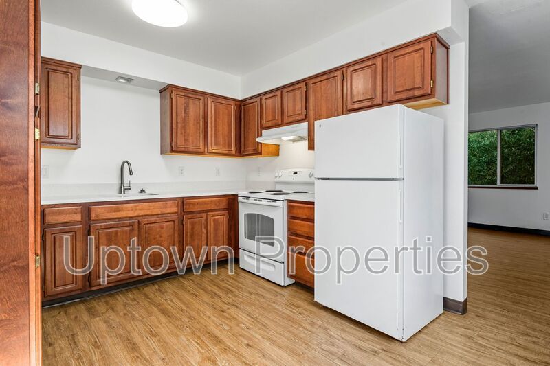 Buckman/Kerns Renovated 2/1 + W/D + Wood Floors + Assigned Parking Included! property image