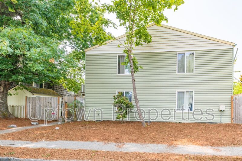 Spacious Central Beaverton Ground Floor 2/1 + W/D Included + Carport + Private Fenced Backyard + Pets Welcome!! property image