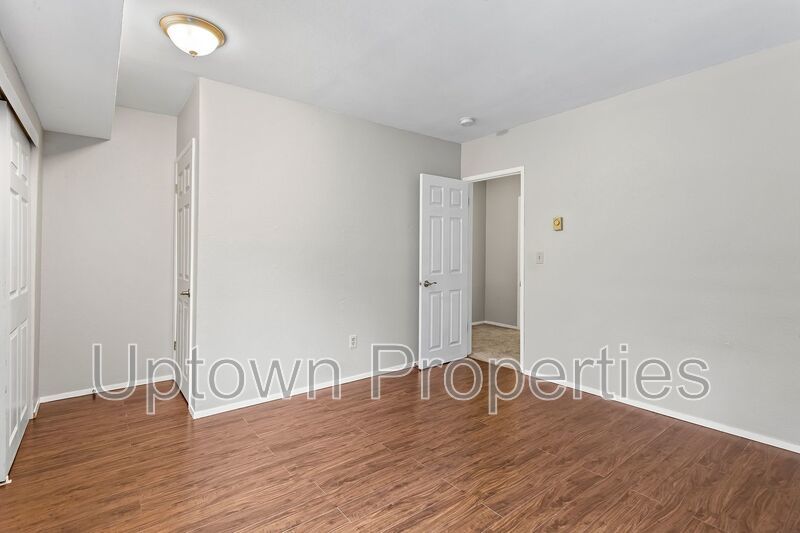 Vista Hills Creekside End Unit 2 Bed/1.5 Bath Townhome + W/D Included + Wood Flooring + Private Deck + Pets Welcome!! property image