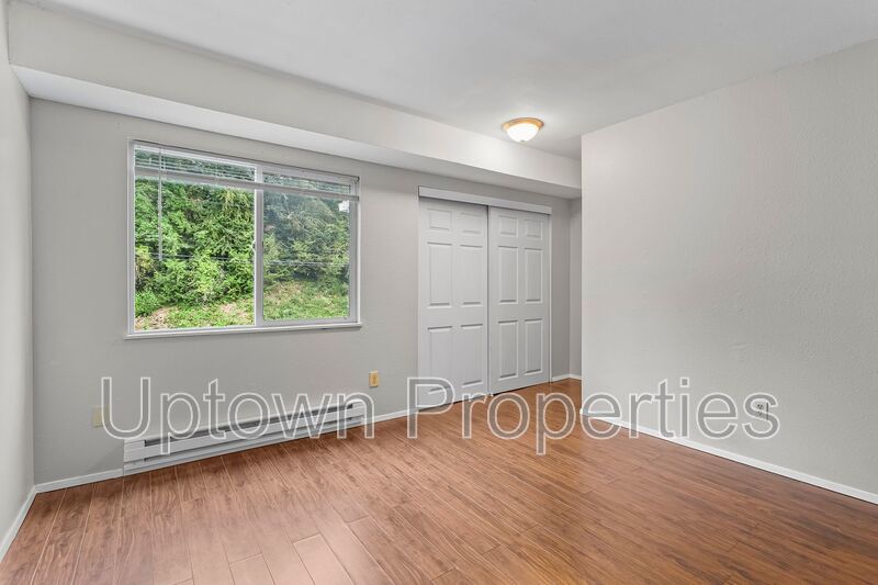 Vista Hills Creekside End Unit 2 Bed/1.5 Bath Townhome + W/D Included + Wood Flooring + Private Deck + Pets Welcome!! property image