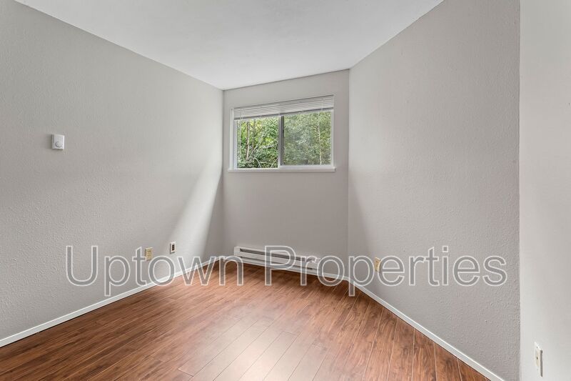 Vista Hills Creekside End Unit 2 Bed/1.5 Bath Townhome + W/D Included + Wood Flooring + Private Deck + Pets Welcome!! property image
